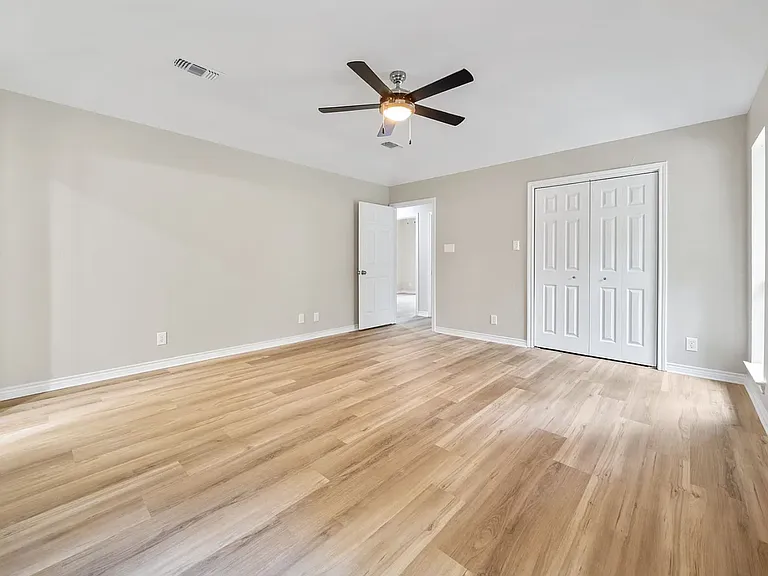 306 Westpark Dr N — Photo 3
