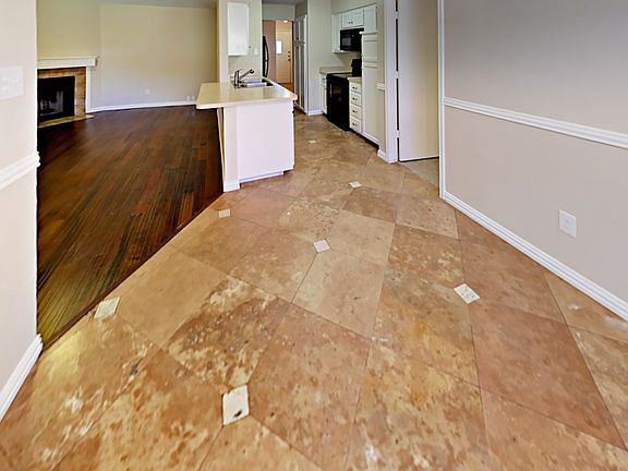 3rd image of 405 Cross Cut Dr