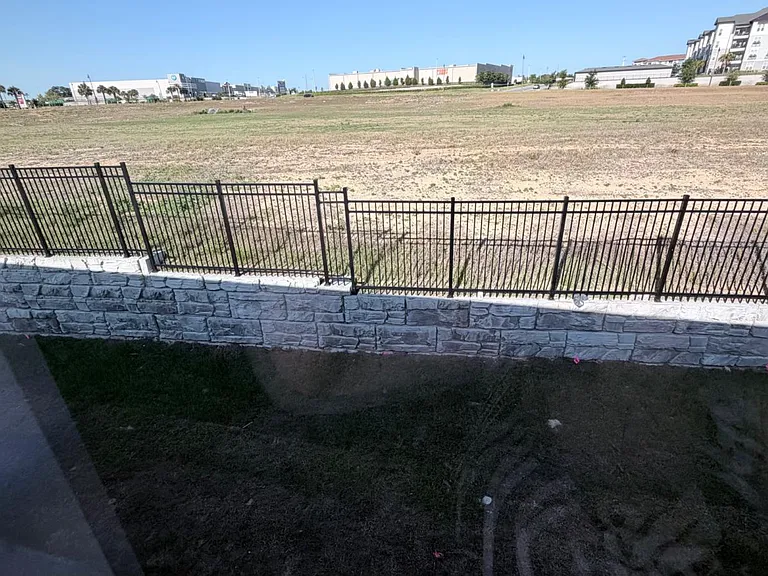 880 Lynx St — Photo 38