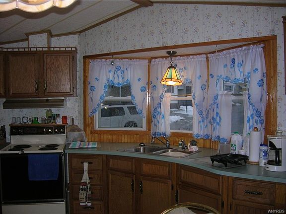 4th image of 33 Wesley Dr