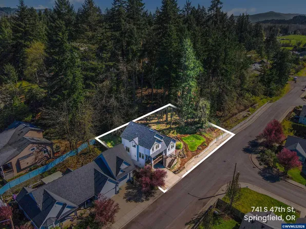 741 S 47th St, Springfield, OR 97478