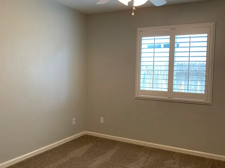 2423 W Corvina Ave — Photo 41