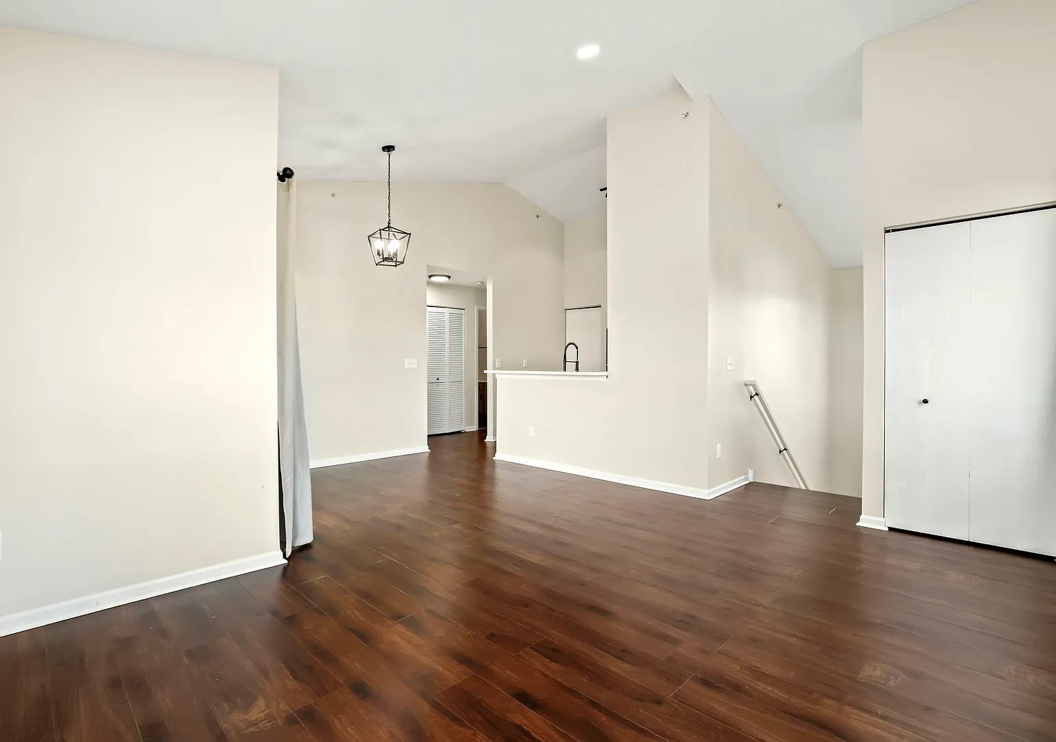 2 bed, 1150 sqft, $2,200 — Photo 3