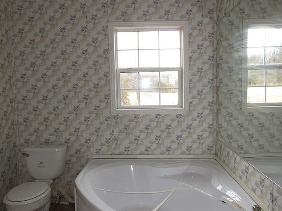 4th image of 233 Holmes Tucker Ln