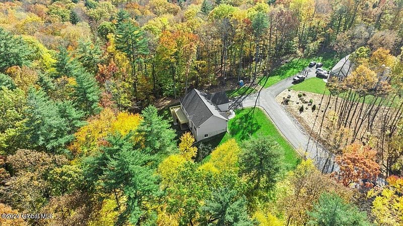3rd image of 454 Selfridge Road