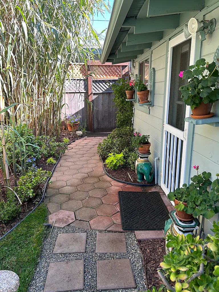 680 Longbranch Ave — Photo 1