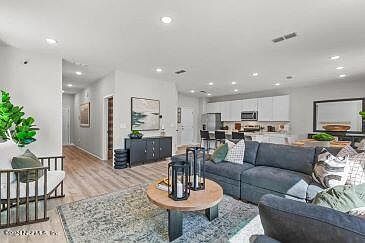 3rd image of 14742 CASHEW Avenue