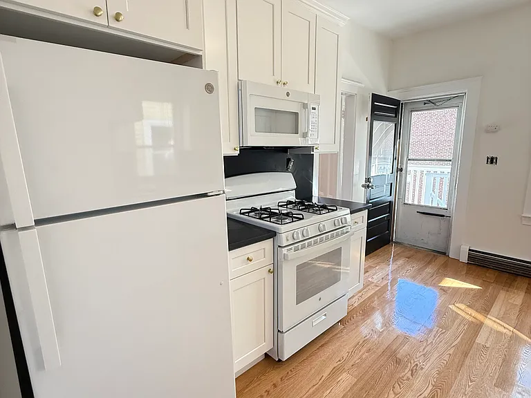 135 Derby St #2 — Photo 7