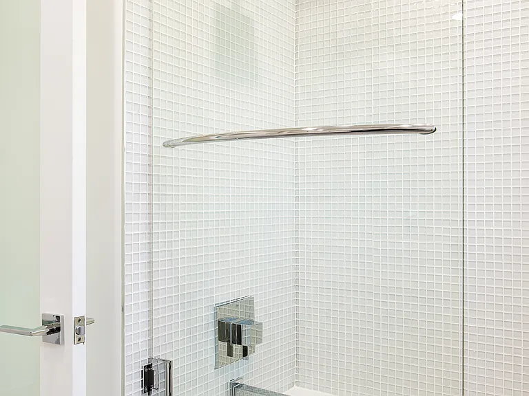 2nd bathroom with glass tile