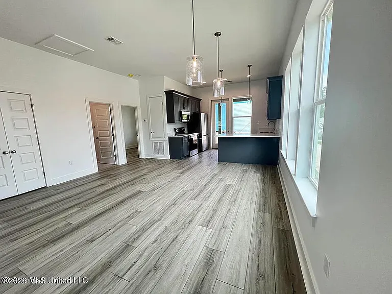 300 Seminary Dr #14 — Photo 11
