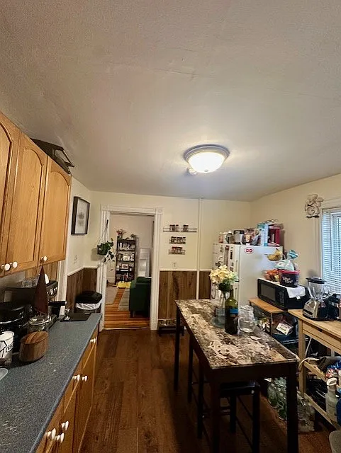 2 bed, 700 sqft, $2,200 — Photo 1