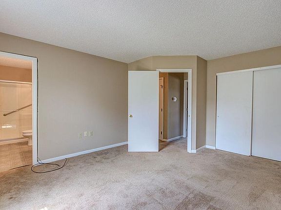 5th image of 945 Bloomfield Ct