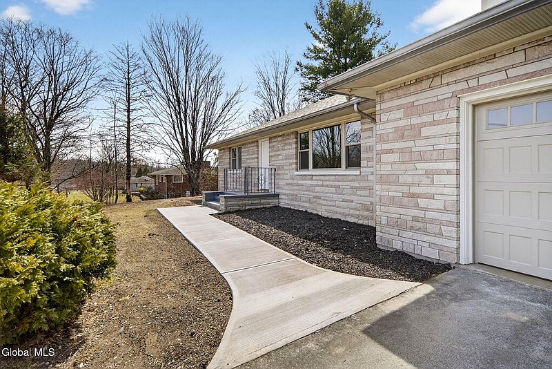 4th image of 72 Fonda Road