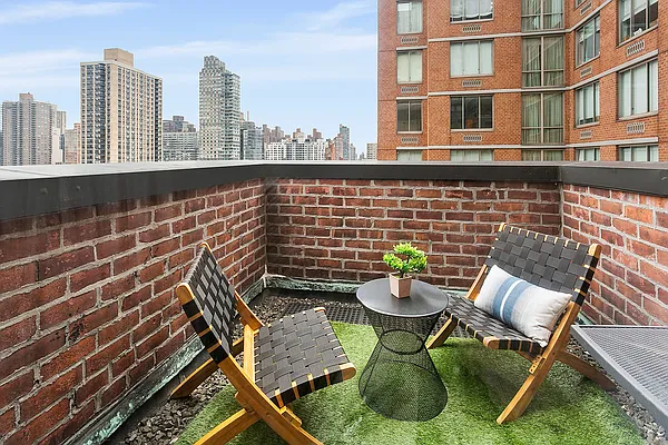 Sold by Compass | media 3