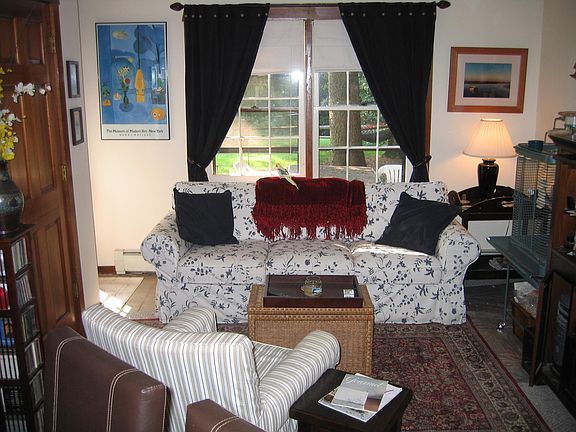 Living room. This furniture belonged to a previous tenant it is not there now.