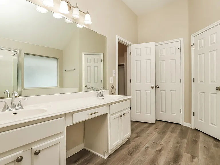539 W Metcalfe St — Photo 12