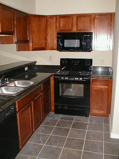 1st Full Months Rent Free** 2 Bedroom 2 Bath In The Heart Of The Asu Campus — Photo 2