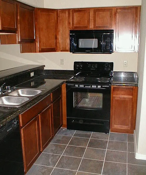 1117 E 8th St #A1003 — Photo 2