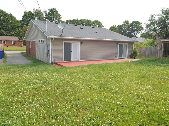 4th image of 1082 Redwood Dr