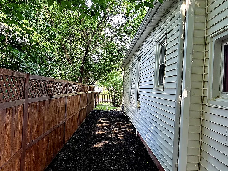 801 S 4th St — Photo 3