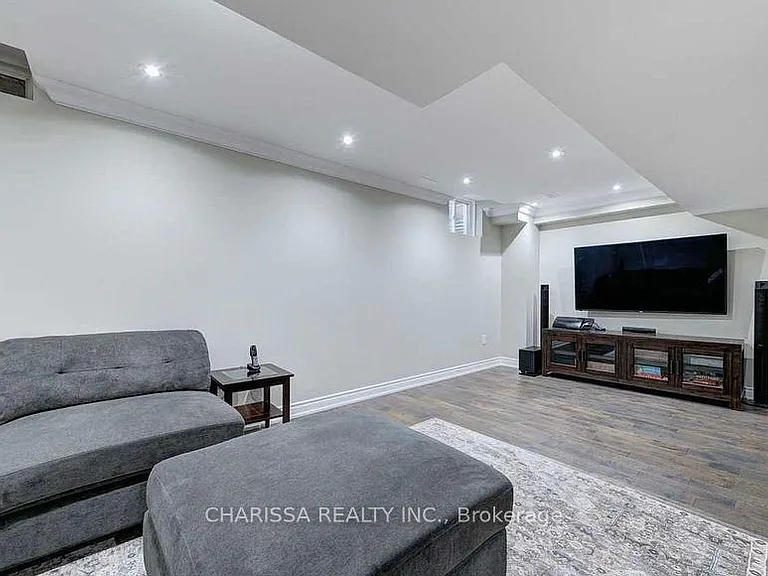 131 Spring Creek Dr #BASEMENT — Photo 4