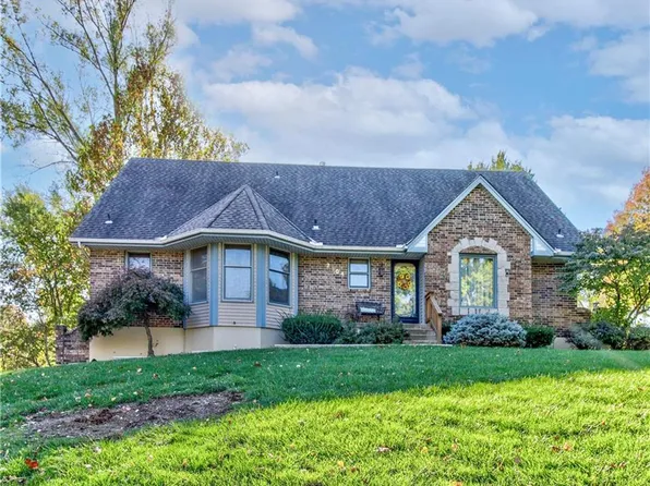 2104 N Salem Dr, Independence, MO 64058