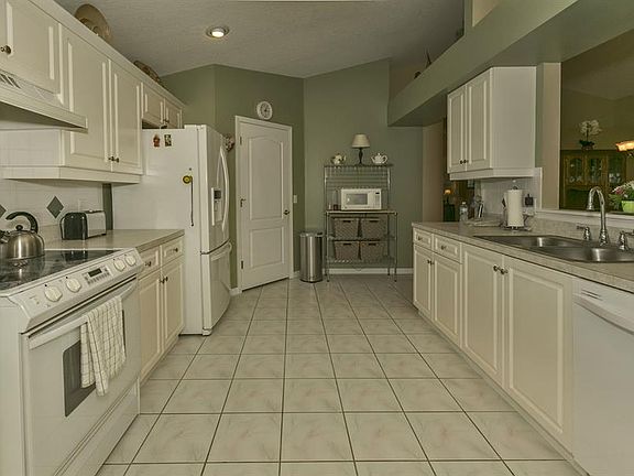 5th image of 76 Anastasia Lakes Dr