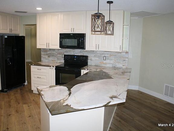 4th image of 1404 Silver Oak Dr