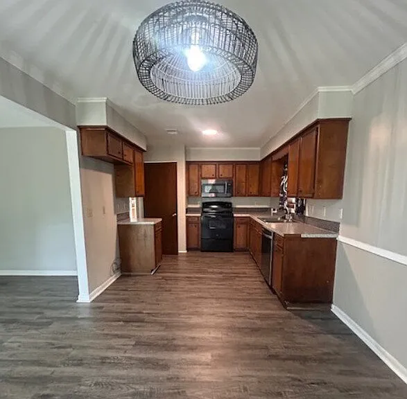 1503 Lance St — Photo 2