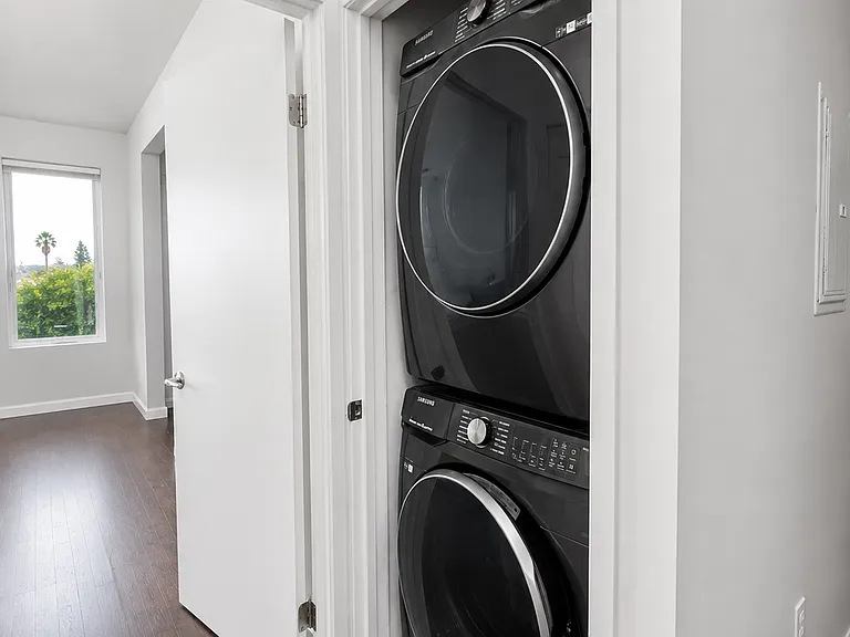 L2 - Washer & Dryer Closet
