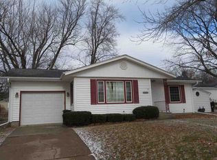 1210 Sunnyside Cir, Cedar Falls, IA 50613