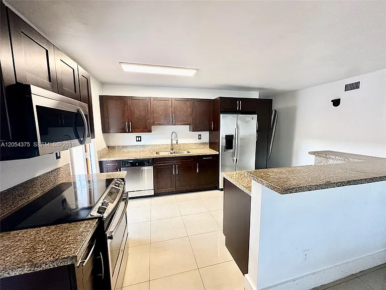 1548 SW 5th Pl #1 — Photo 4