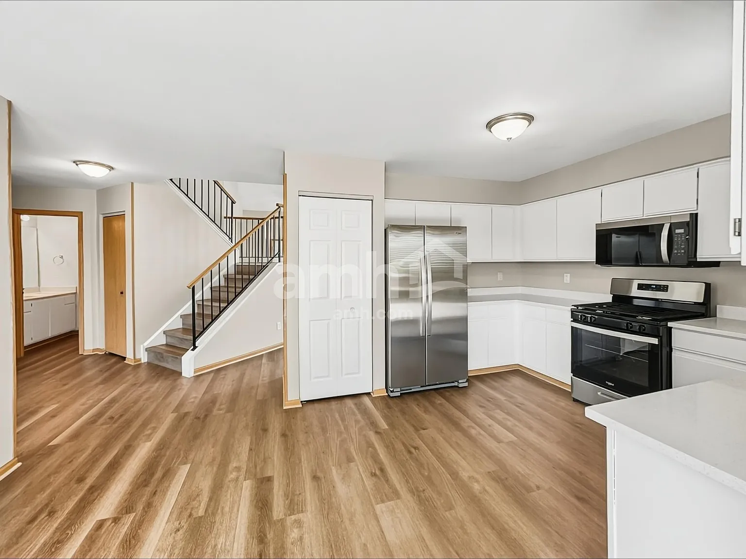 4 bed, 2.5 bath, 2031 sqft, $3,240 — Photo 4