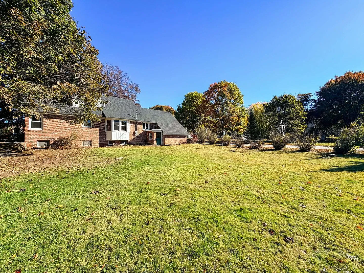 4br/2ba Lisbon Falls Brick Cape Long Term Rental — Photo 3