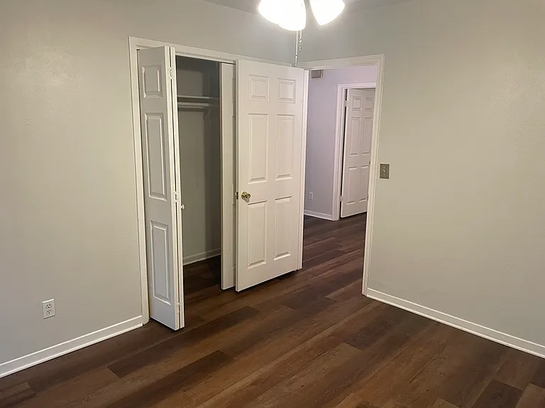 1103 W 21st St — Photo 14