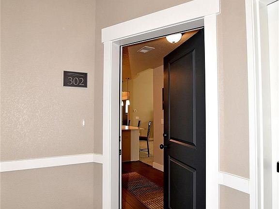4th image of 4760 Hahns Peak Dr. ##302