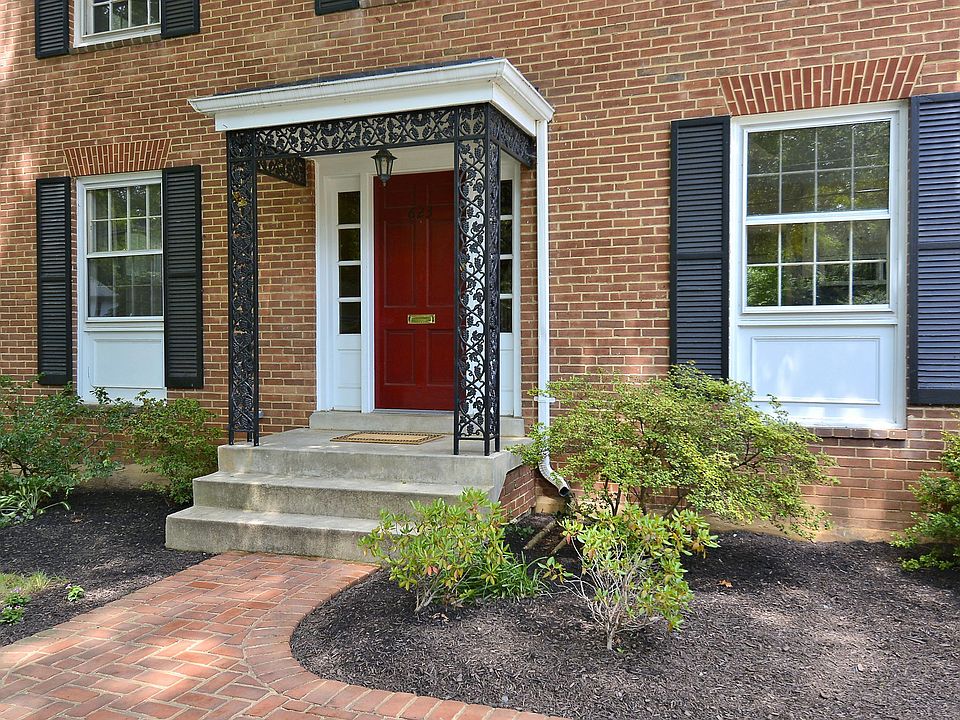 1st image of 623 Blossom Dr