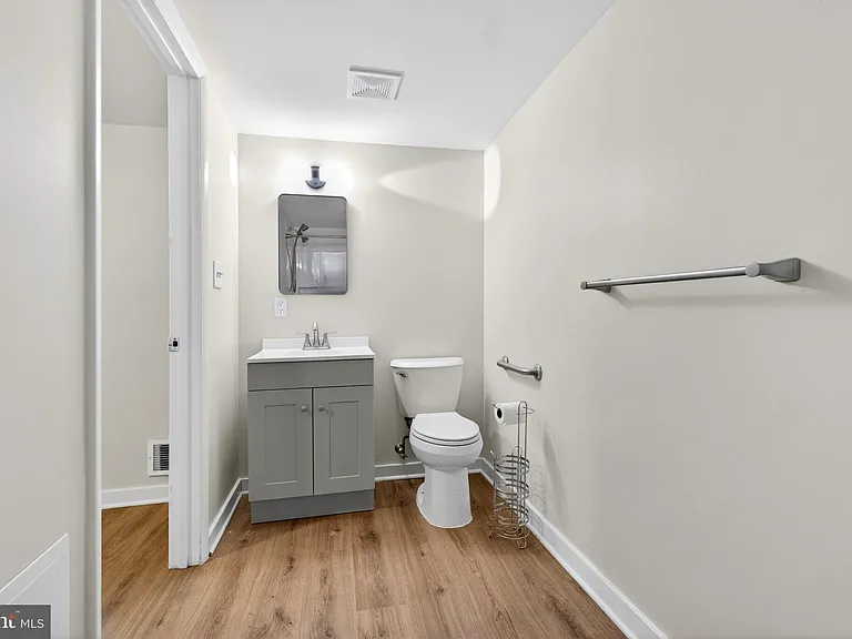 7860 Saint Claire Ln — Photo 30