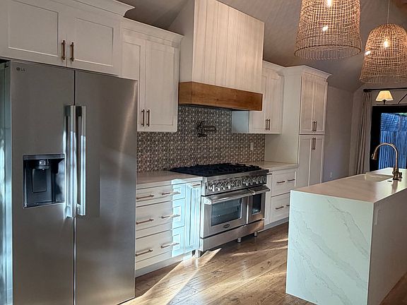 2nd image of 1324 Woodside Ct