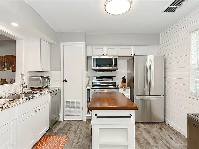 202 Windsor Dr #202 — Photo 10