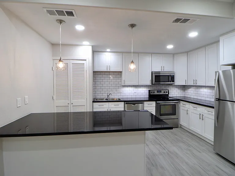 5929 Queensloch Dr #116 — Photo 2