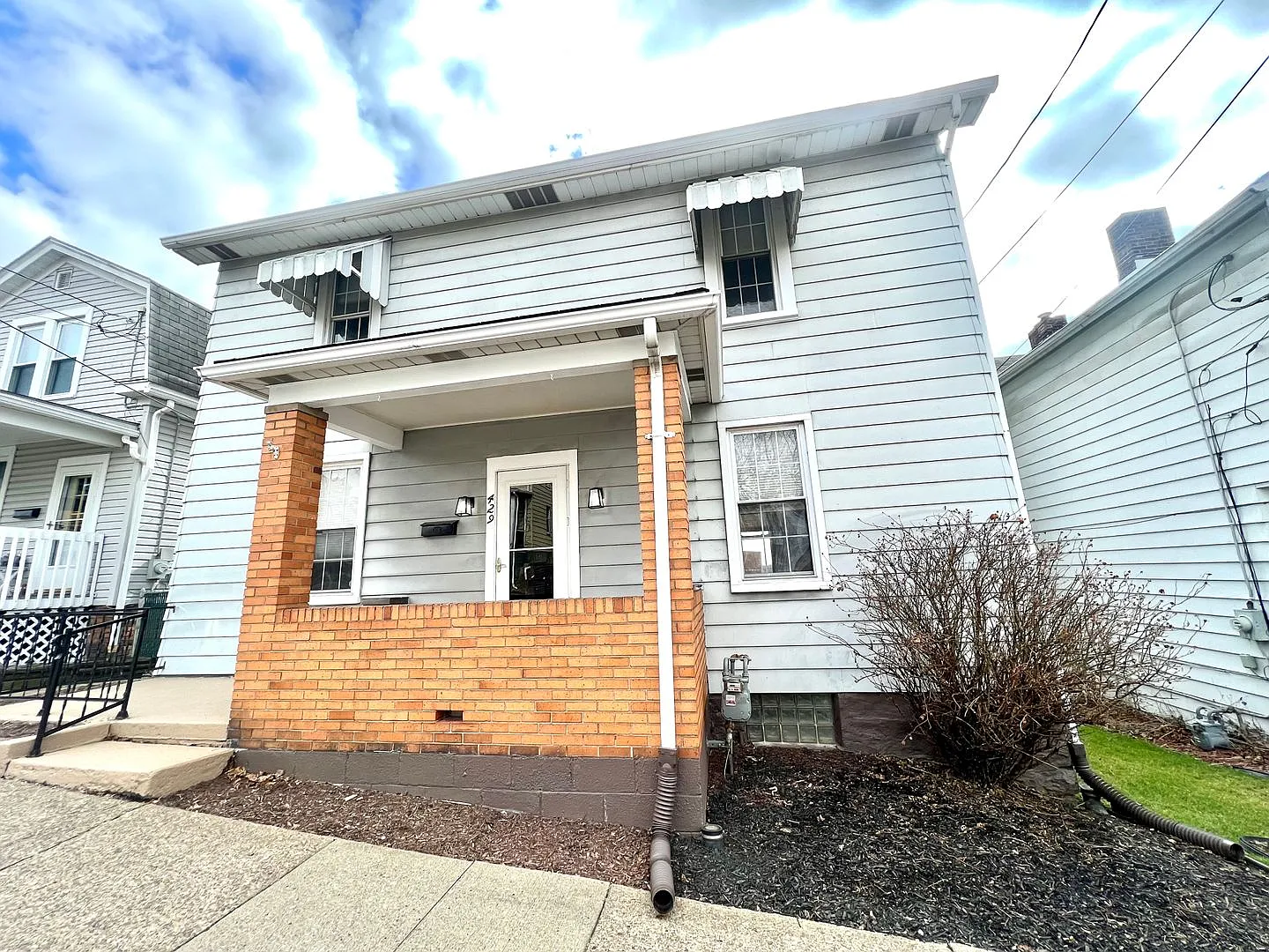 429 E Washington St photo 1
