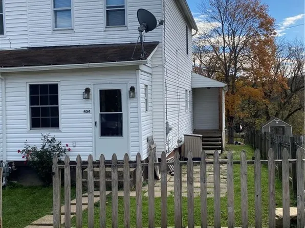 454 1st St, Vestaburg, PA 15368