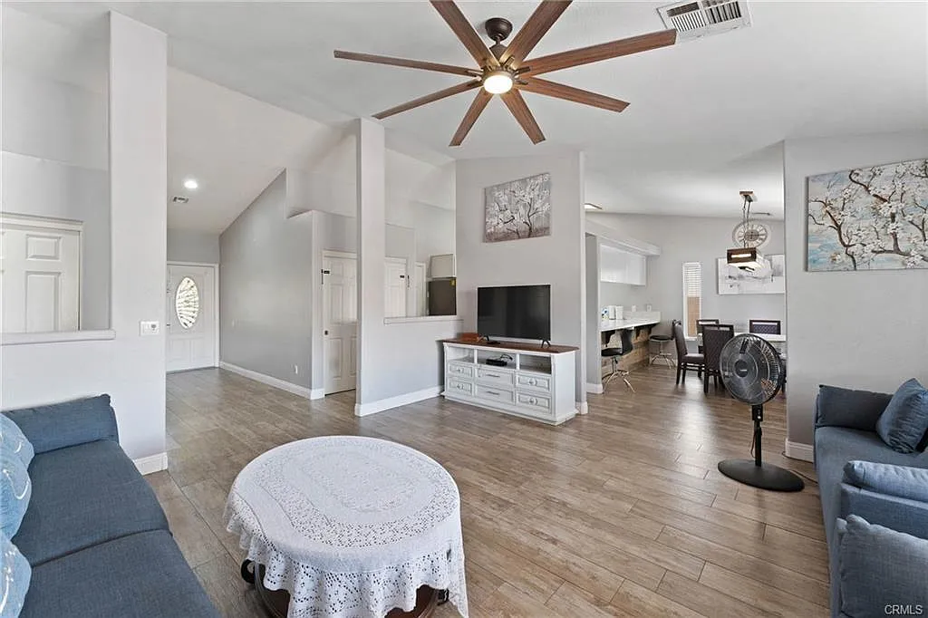 4 bed, 2001 sqft, $3,500 — Photo 3