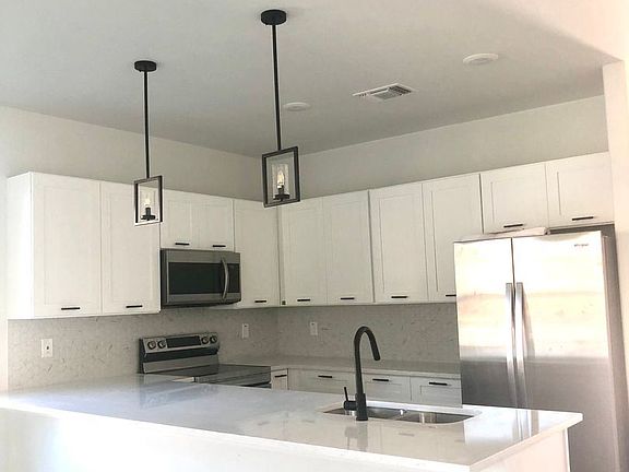 5th image of 1003 S Olive St APT 1