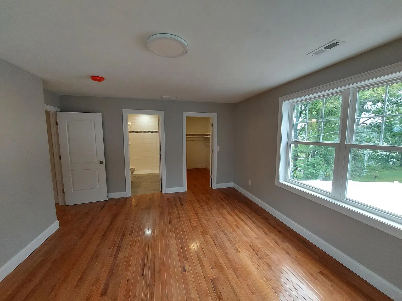 3 bed, 2.5 bath, 2100 sqft, $3,900 — Photo 2