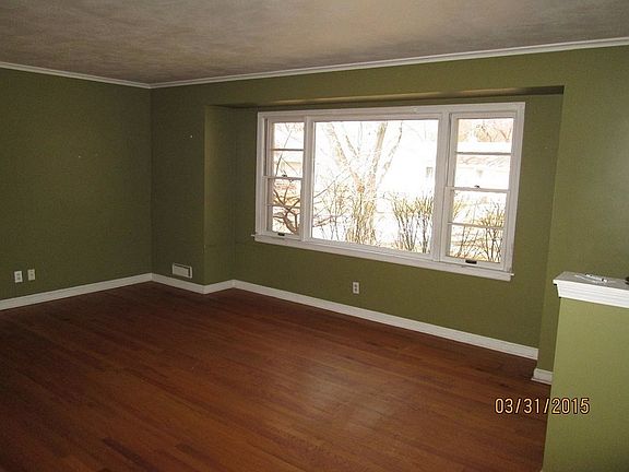 2nd image of 328 S Oak Knolls Ave