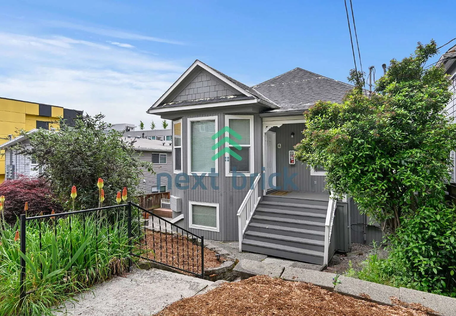 Modern Remodeled 2-Bedroom Apartment in Prime Queen Anne — Photo 3