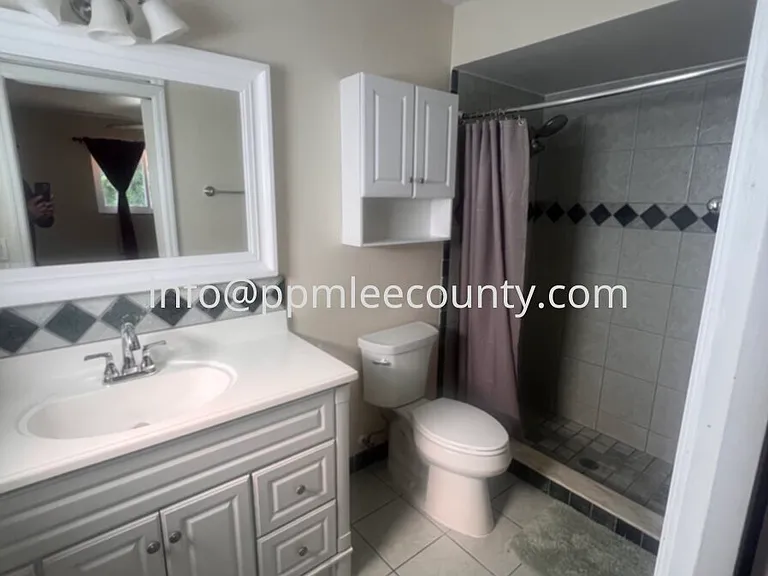 1015 SE 25th Ter — Photo 8