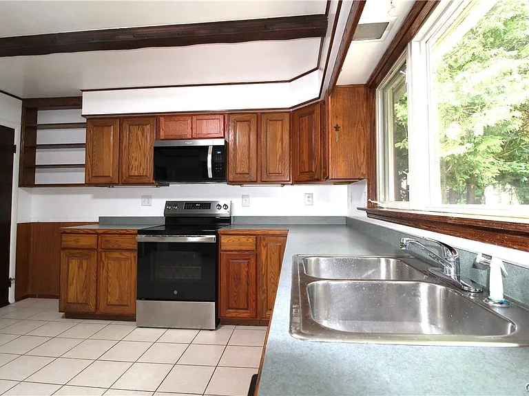 24 Forest Rd — Photo 28
